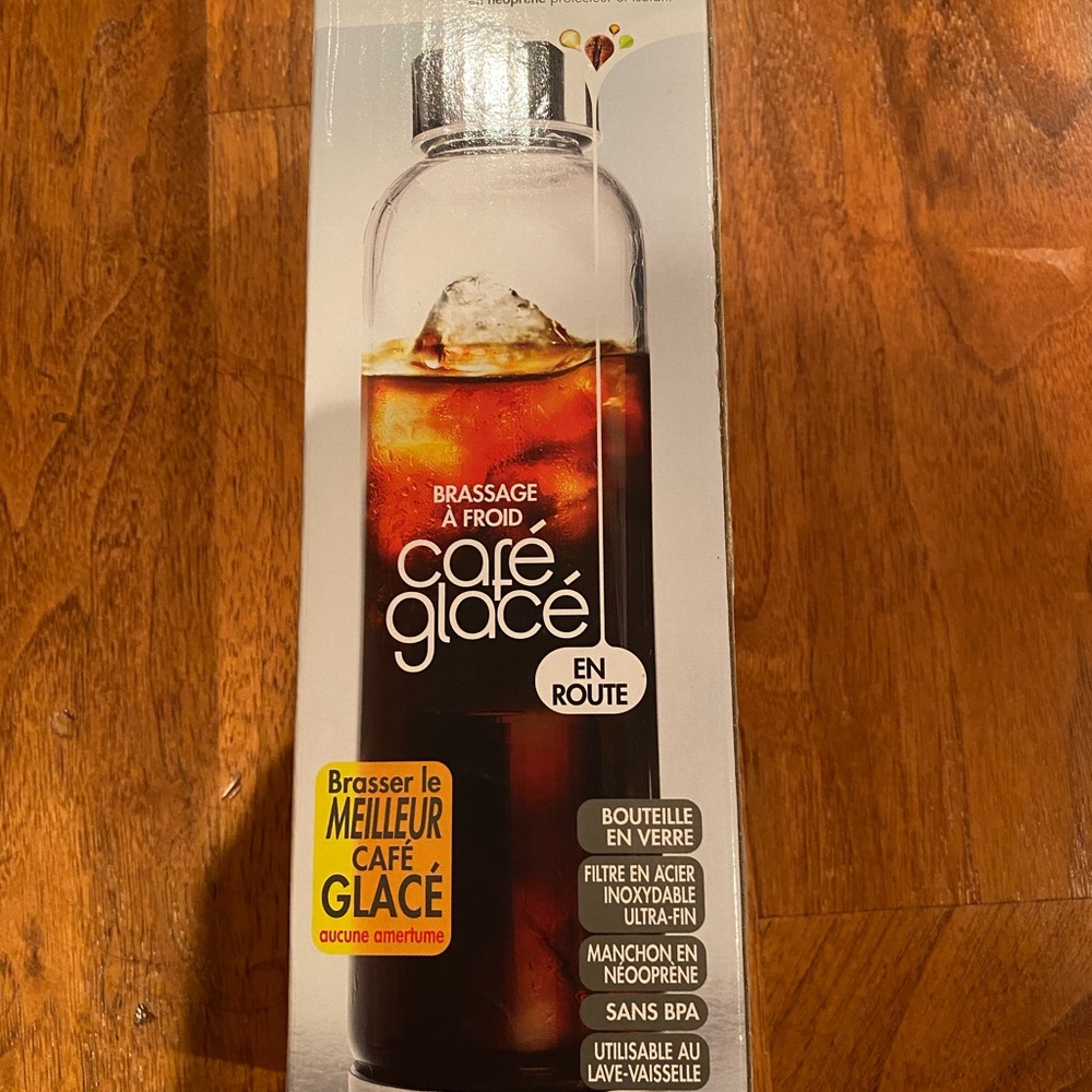 Cold brew travel bottle to brew iced coffee